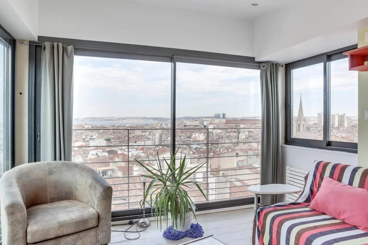 Loft Terrasse Vue Mer Au Coeur De Marseille France
